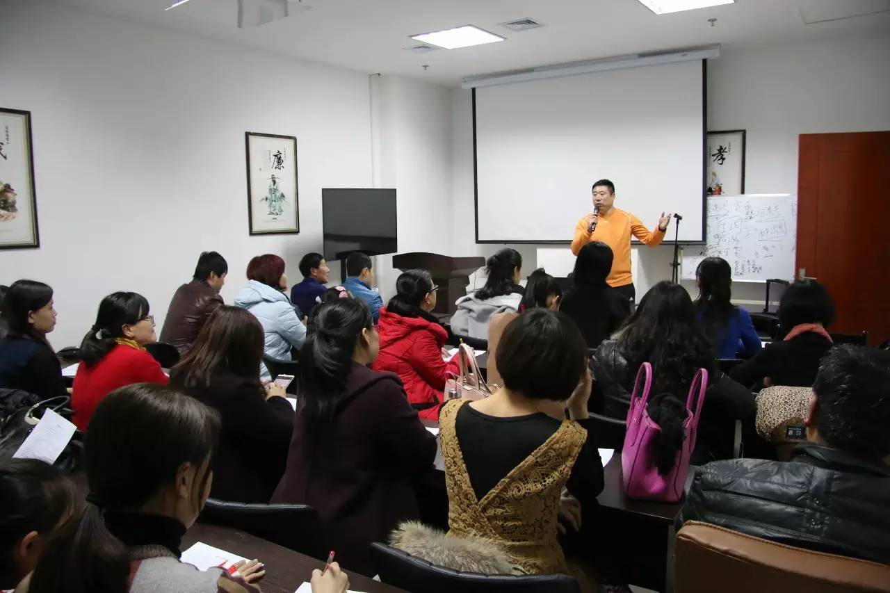 【活動(dòng)報(bào)名】普通話公益培訓(xùn)班火熱報(bào)名中 | 免費(fèi)提升語(yǔ)言能力，助力職業(yè)發(fā)展